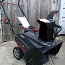 Like-New Briggs And Stratton 22" Inch Single Stage Gas Snowblower With Easy Chute Control 