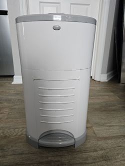 Like New Dekor Diaper Pail Classic (15 Liter)