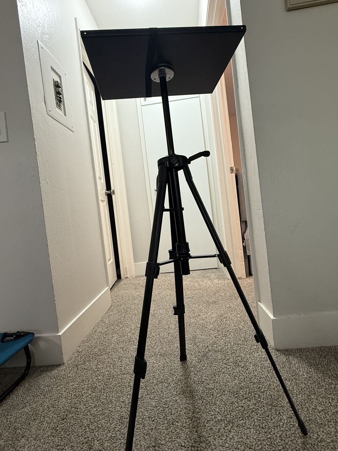 Vankyo PT20 Aluminum Tripod Projector Stand – Excellent Condition
