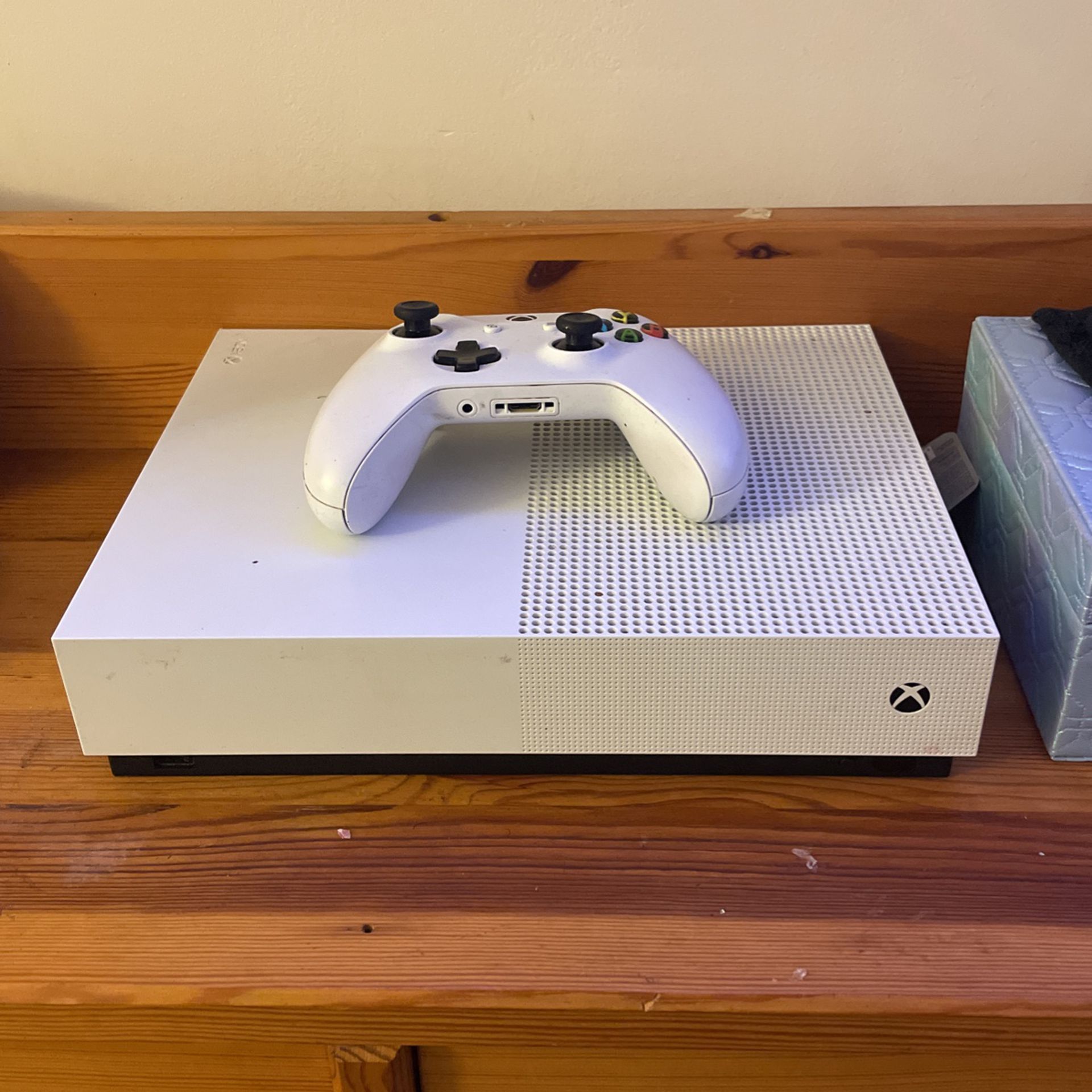 Xbox One S Digital  Series 1TB (white)