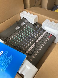 Yamaha 12 Channel Mixing Console