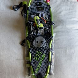 Yukon Charlie’s 825 Snowshoes Medium NEW Poles Case