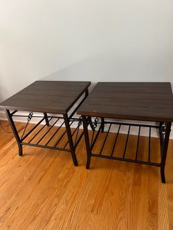 MOVING SALE ! Coffee table with end tables