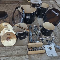 Starcaster By Fender Complete Drum Kit