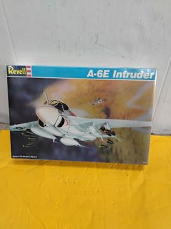 Vintage Revell 1/72 scale A-6E Intruder plastic model kit (Kit #4365) originally released in 1988. It builds into a replica of the U.S. Navy's all-wea