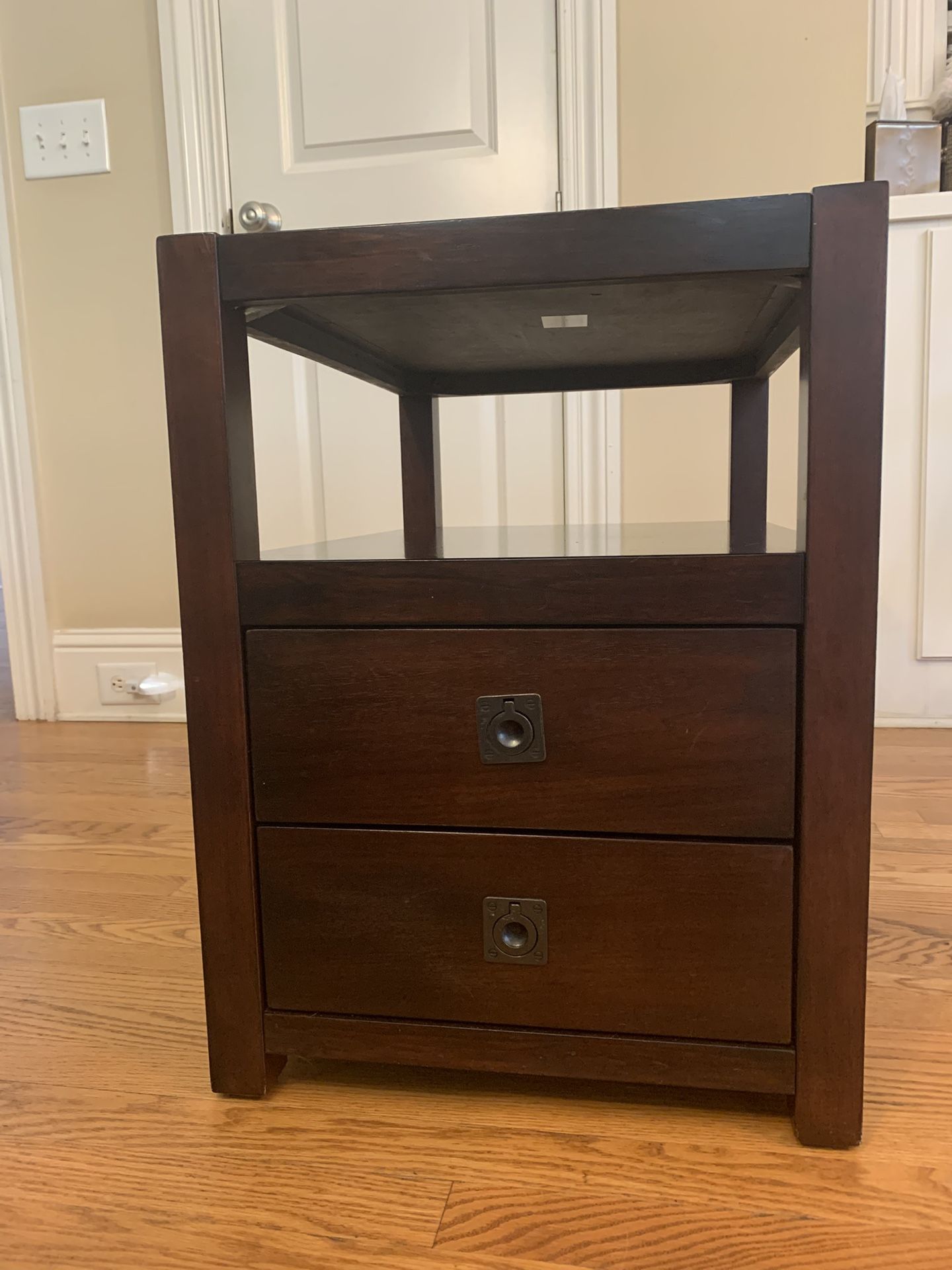 🔥 Gorgeous Espresso Wood Side Table – Solid, Stylish & Spacious! 🔥