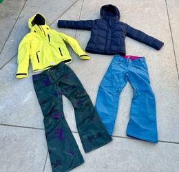 Women’s Size XS Ski/ Snow Clothes. Winter Jackets Pants & Bibs 