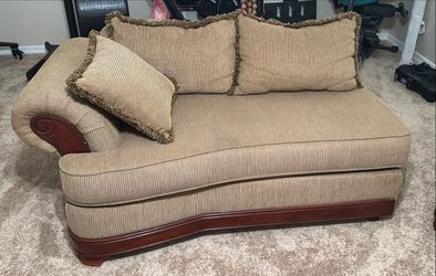 Living Room Furniture: Sofa, Loveseat and Chaise. Matching set - Very Good Used Condition!