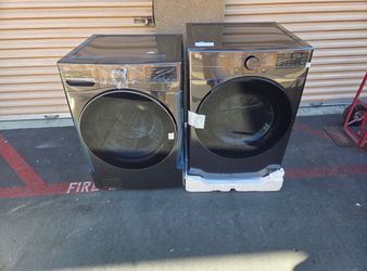 LG FRONT LOAD WASHER AND GAS DRYER SET