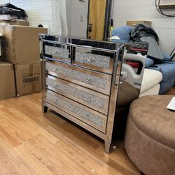 5-Drawer Mirrored Dresser 37.5L