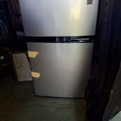 Kenmore Refrigerator 3.1 Cubic Feet
