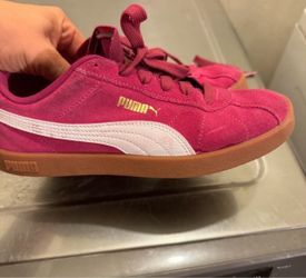 Youth pumas size 41/2