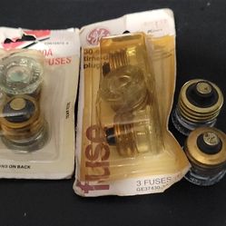 New - Plug Fuses. (4) 30A. You Pick Which Packaging. Pickup in Burbank/Harwood Heights.