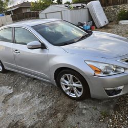2014 Nissan Altima, Clean Title, Current Tag. 