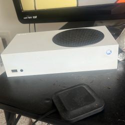 Xbox Series S 364gb With Controller And Charger Pack