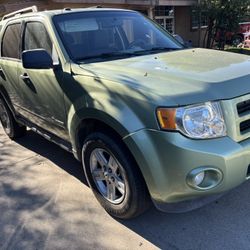 2009 Ford Escape Hybrid -PARTING OUT!! Parts Available! 