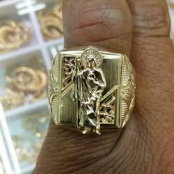 14k Gold san judas ring 6.7 grams