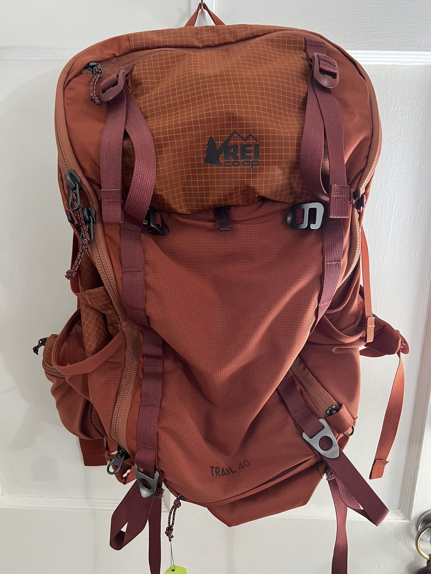 REI Co-Op Trail 40 Orange W/Rain Cover Backpack Women’s Medium Great Condition