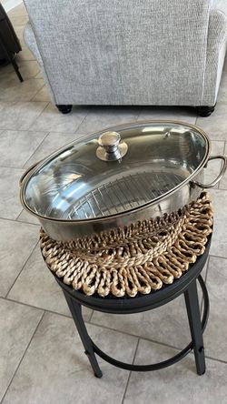Stainless steel turkey pan. Nice n clean.