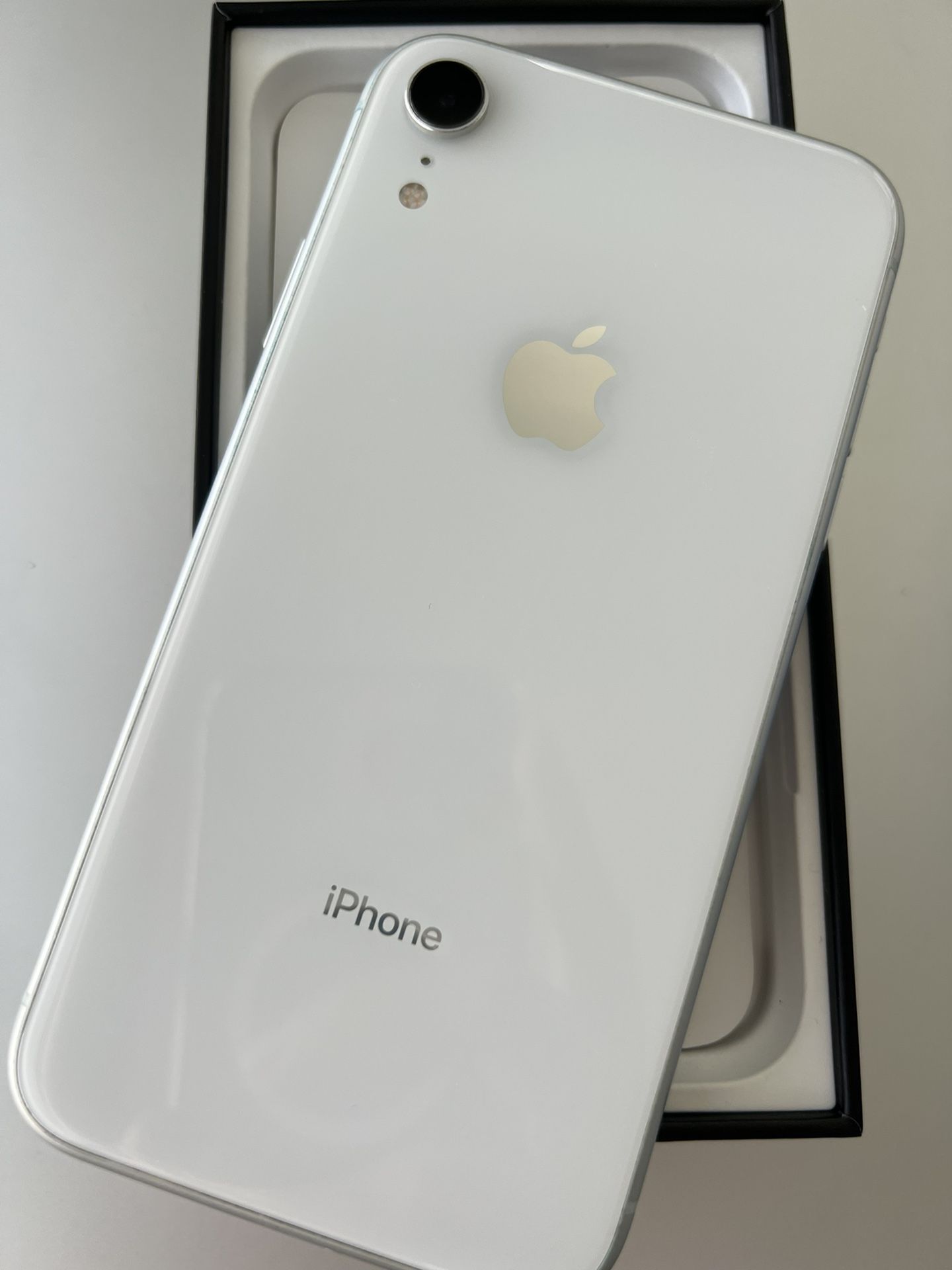 Iphone XR 64GB White ANY CARRIER