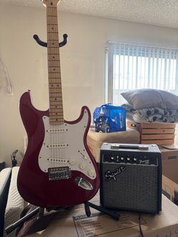 Squier Stratocaster Electric Guitar with Frontman 10G Amp