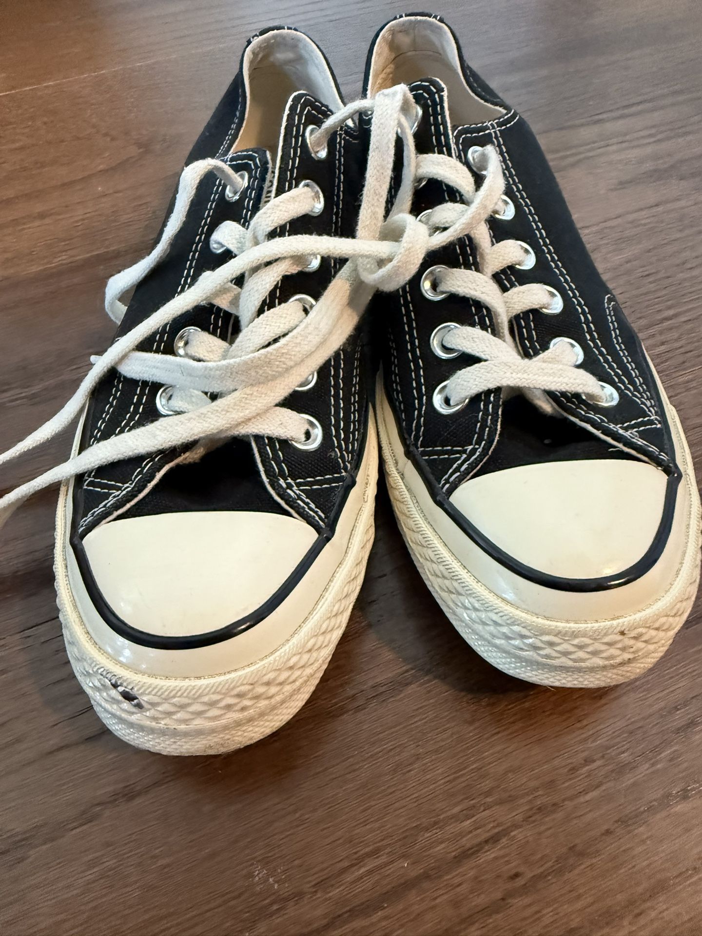 Converse Chuck Taylor All Star Low Top (Size Women’s US 6.5)