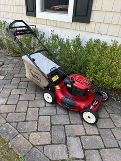 Toro self propelled lawnmower