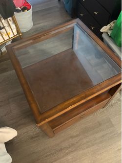 Nightstand/Coffee table with drawer