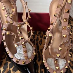 Valentino Garvani Noir ItalyRockStud Pumps (10)