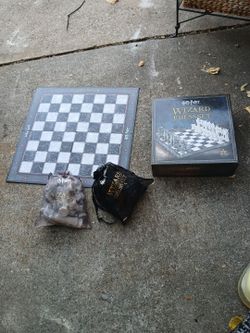 The Noble Collection Harry Potter Wizard Chess Set