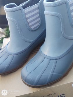 BRAND NEW Grey Sperry boots