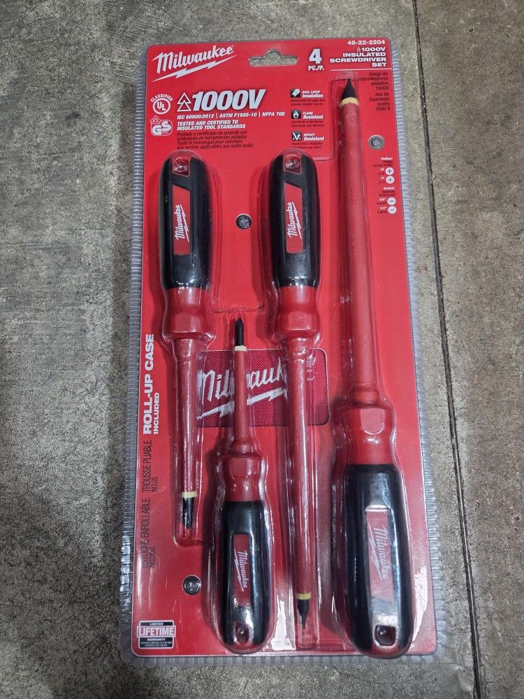 Milwaukee 4-Piece 1000V Insulated Screwdriver Set with a roll-up pouch 48-22-2204