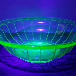 Vintage Depression Era Uranium Green Glass Mixing Bowl - 9"