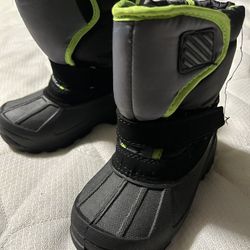 Size 9 Kids Snow Shoes