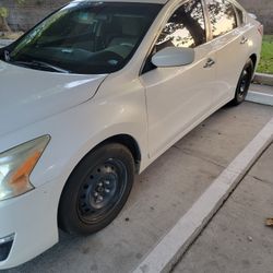 2015 Nissan Altima$5.500