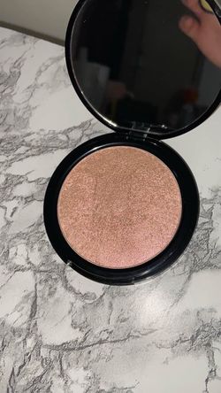 Aesthetica Starlite Highlighter -(Sparkling Rose Gold)