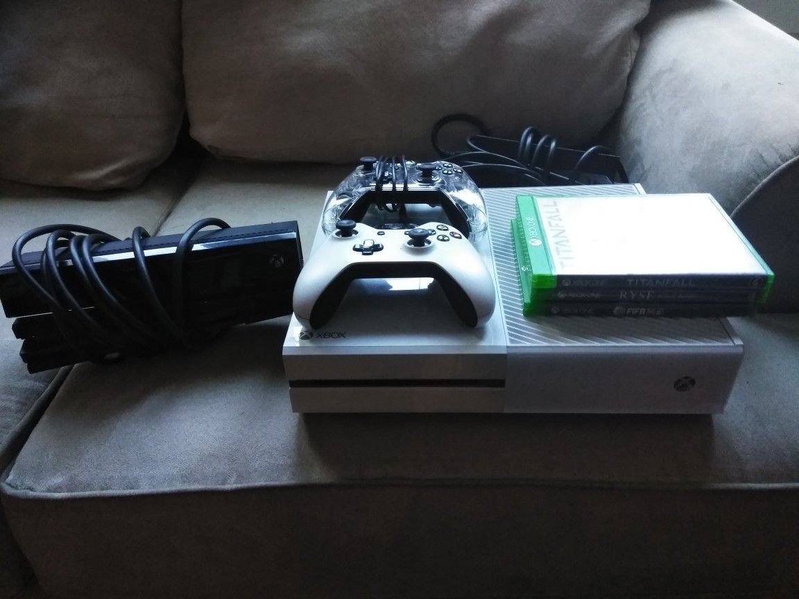 Xbox (Kinect ONLY)pretty much brand new never used it
