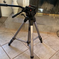 Manfrott 501 HDV Pro Fluid At For Filming Or Video With Tripod