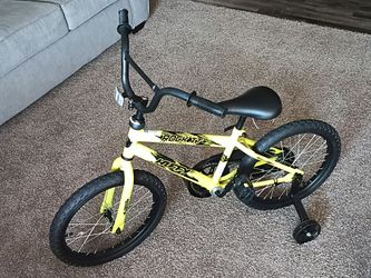 New excellent Boys huffy bike 16"