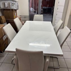 Dinning Table 
