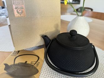 New in Box TEAVANA 30 oz Sand Cast Iron Teapot