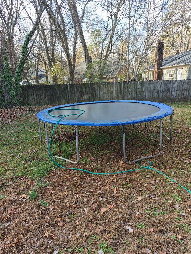 Clean Trampoline