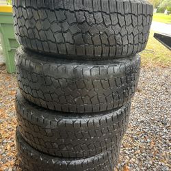 35 X 12.50 X 17 Truck Tires 