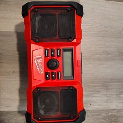 Milwaukee Charger Radio 