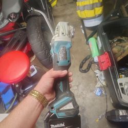 Makita 18v grinder with battery