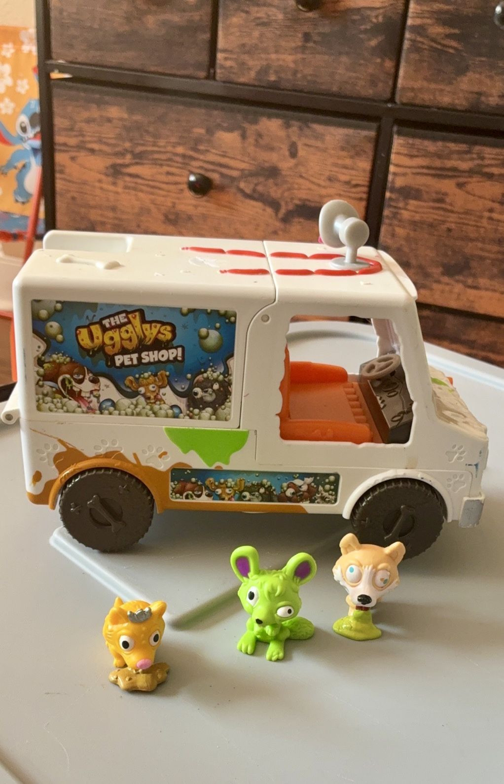 The Ugglys Pet Shop Truck $2