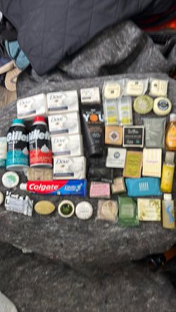 Gillette/Dove/Bic/Colgate/J&J - Mixed lot of toiletries