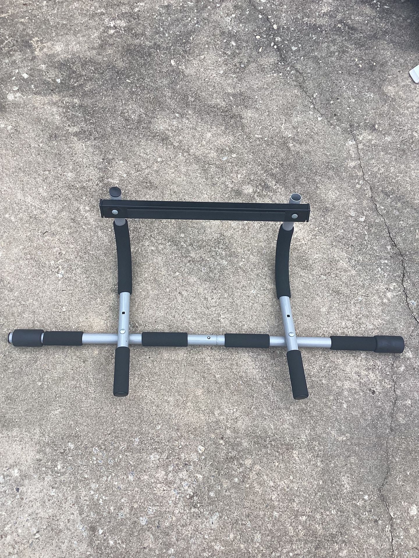 Pull Up Bar