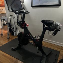 2020 Peloton Bike w/ small hand weights