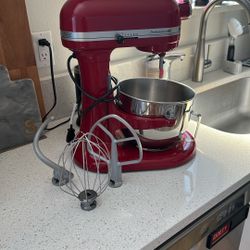 KitchenAid - 5.5 Quart Bowl-Lift Stand Mixer - Empire Red 
